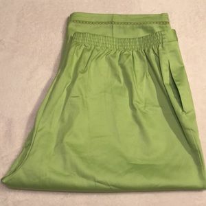 Alfred Dunner Green Capri Pant